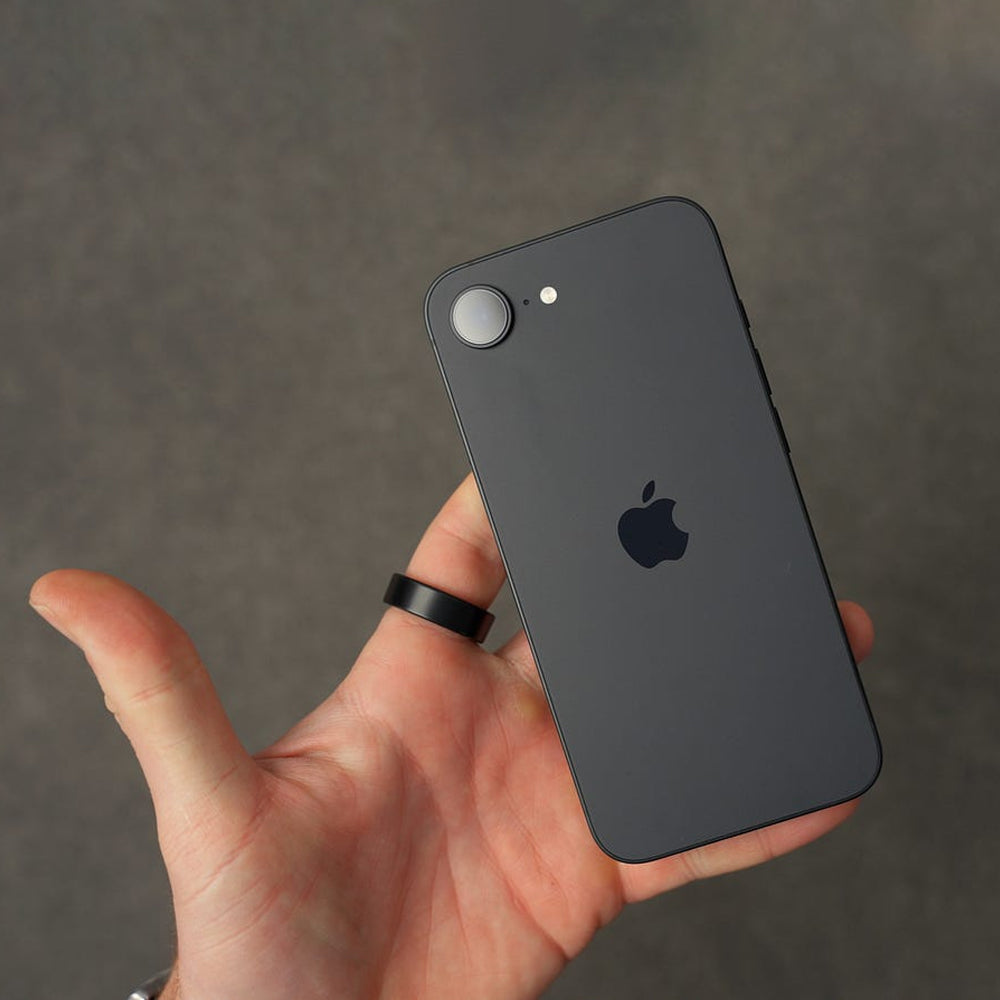 iPhone 16e